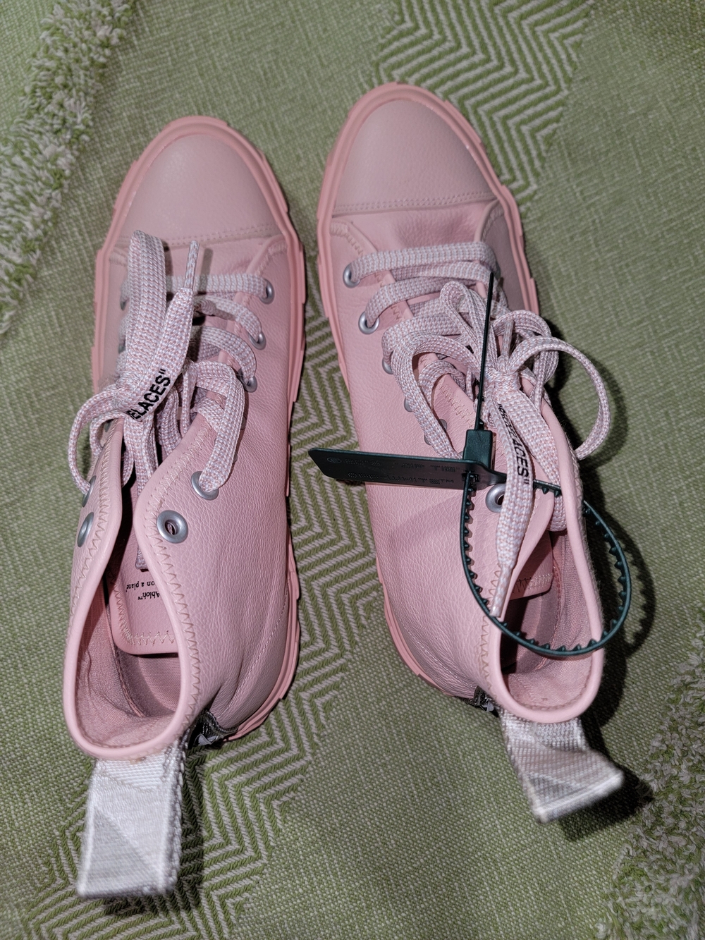 Off-White Women’s Pink Low-Top Sneakers